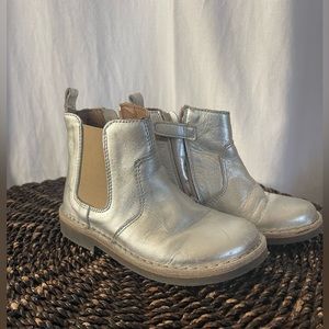 Girls Pèpè Silver Metallic Chelsea Boots EU 27